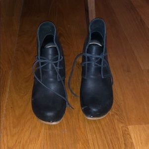 Lightly used no 6 lace up clog boots.